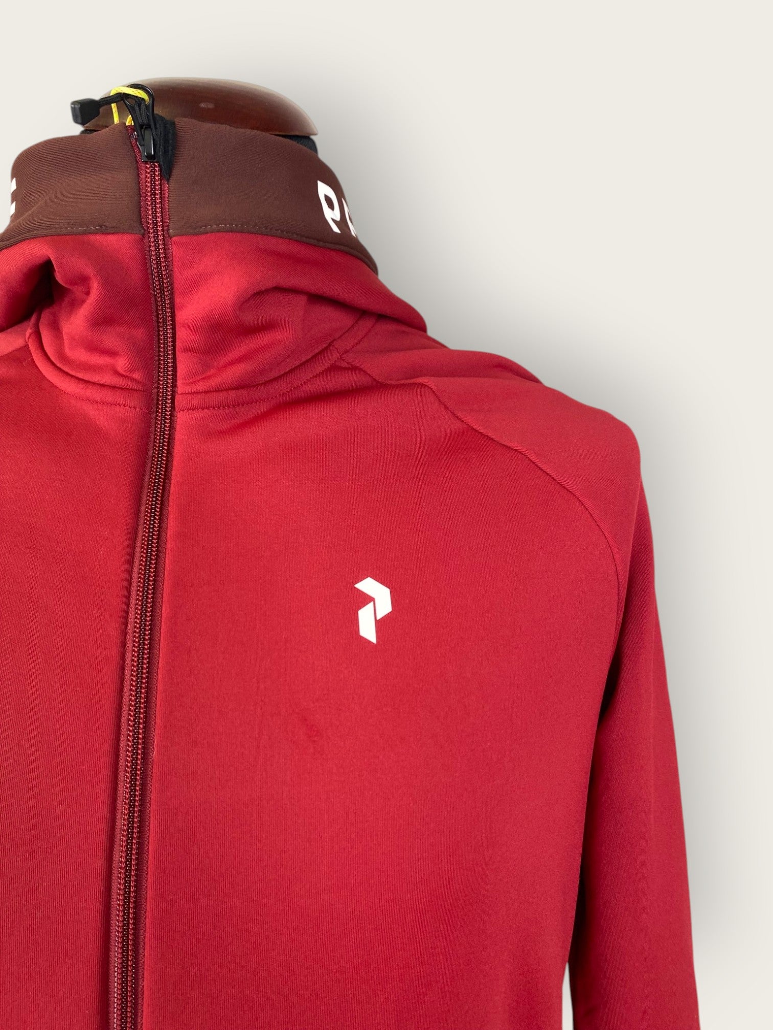 Peak Performance Hoodie (M)