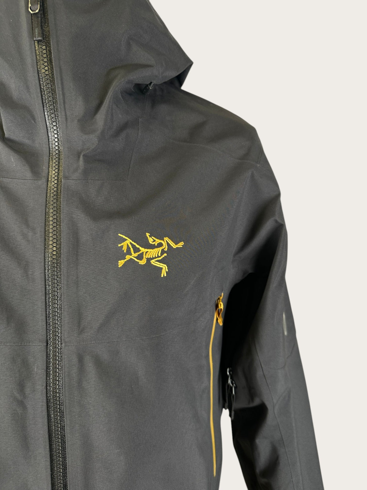 Arc'teryx Sabre AR 3-Lagen Hardshelljacke (S)