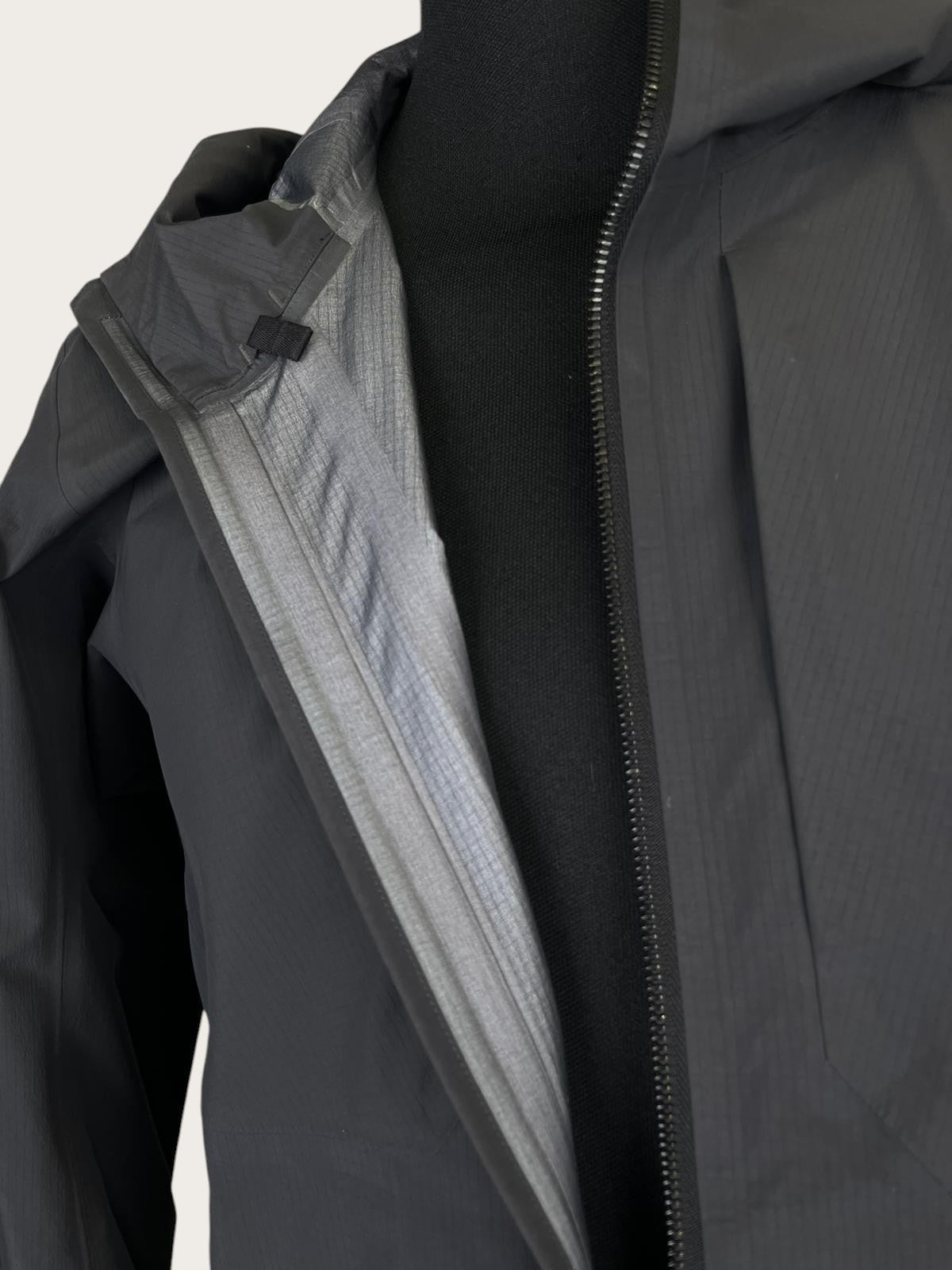 Arc'teryx 3-Lagen Hardshelljacke (M)