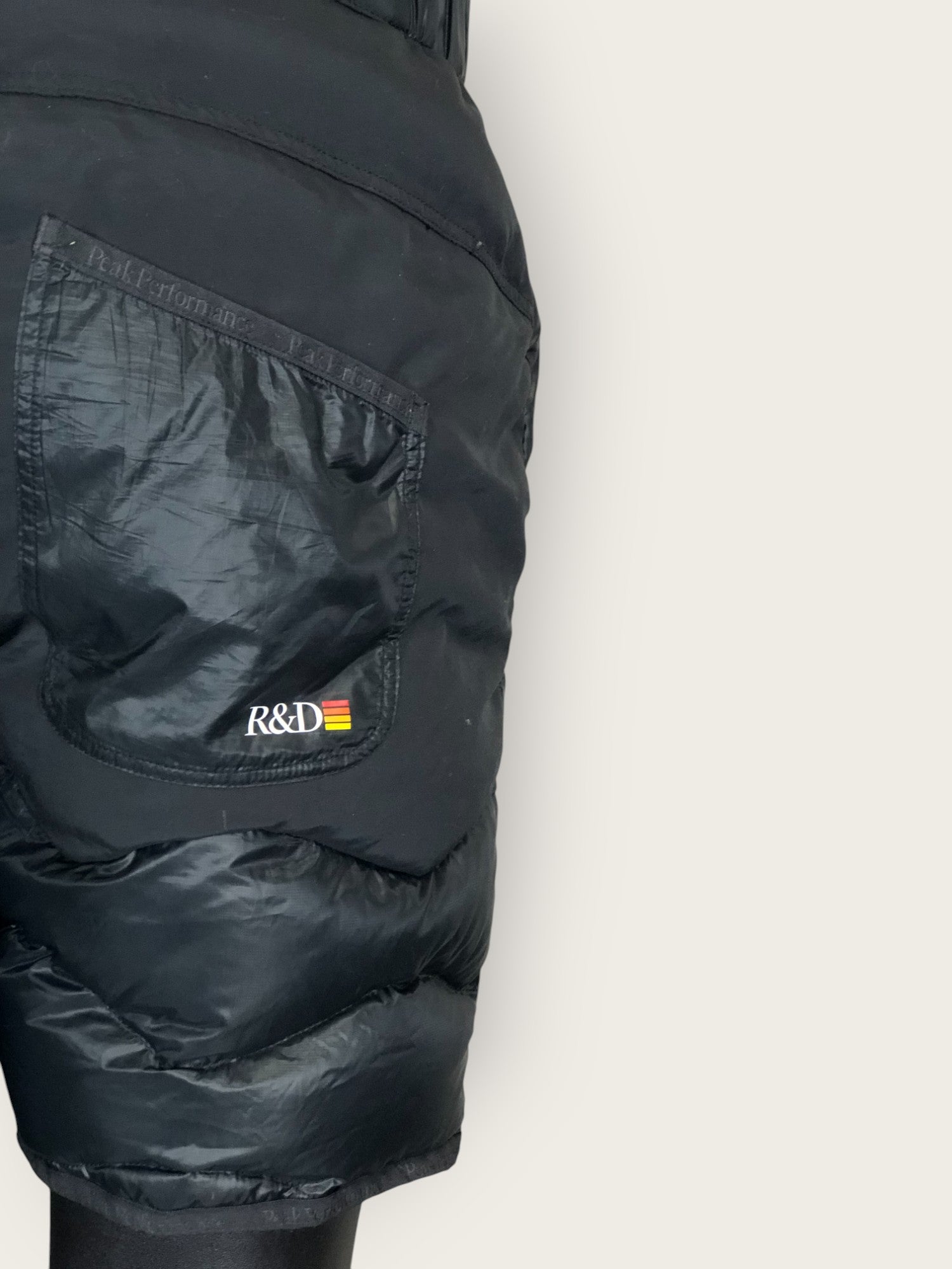 Peak Performance Daunen Shorts (S)