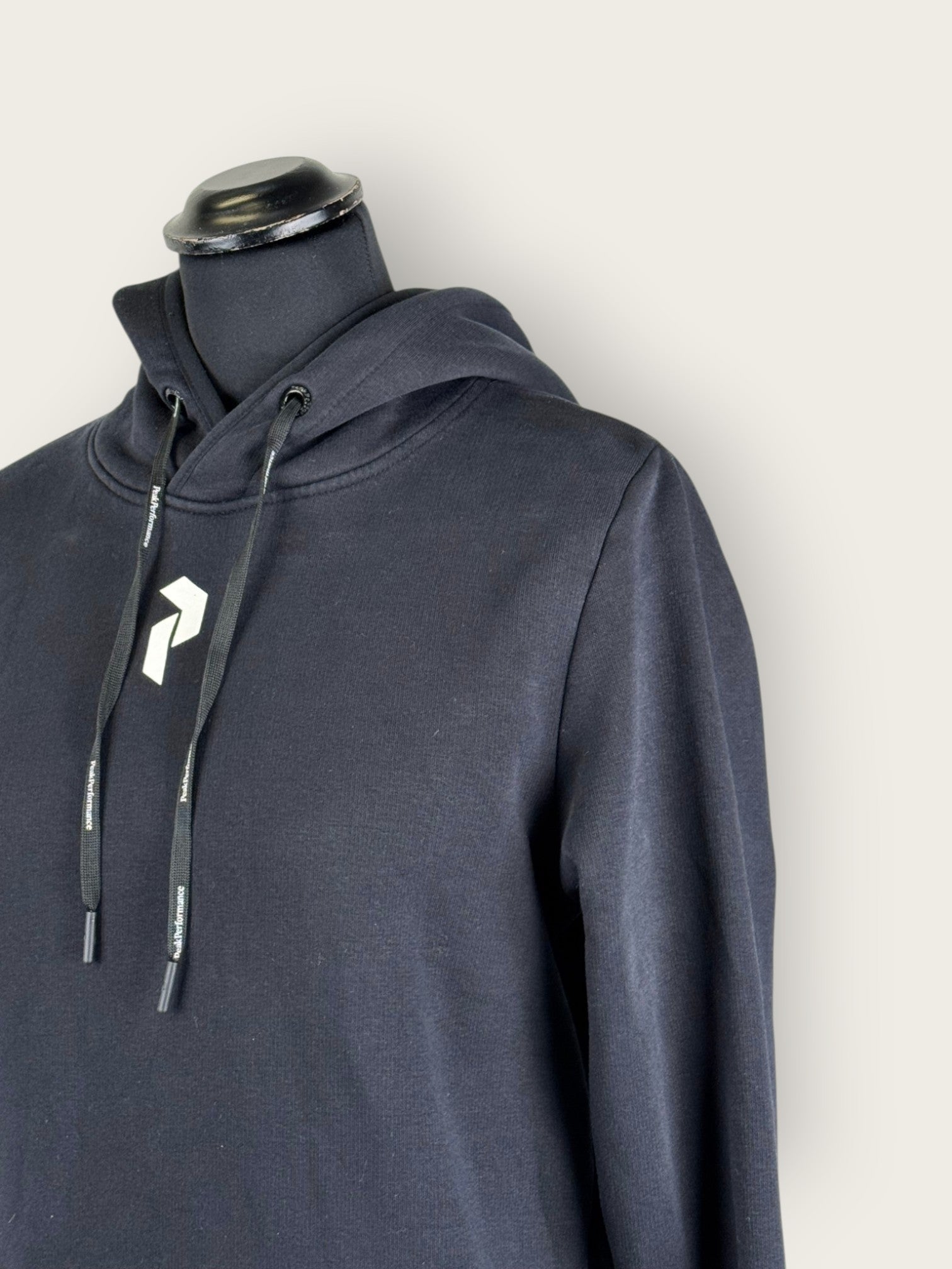 Peak Performance Hoodie (S)