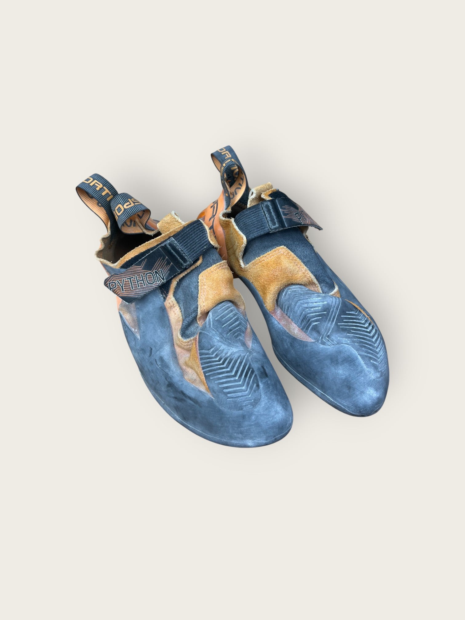 Template W Climbing shoes (39)