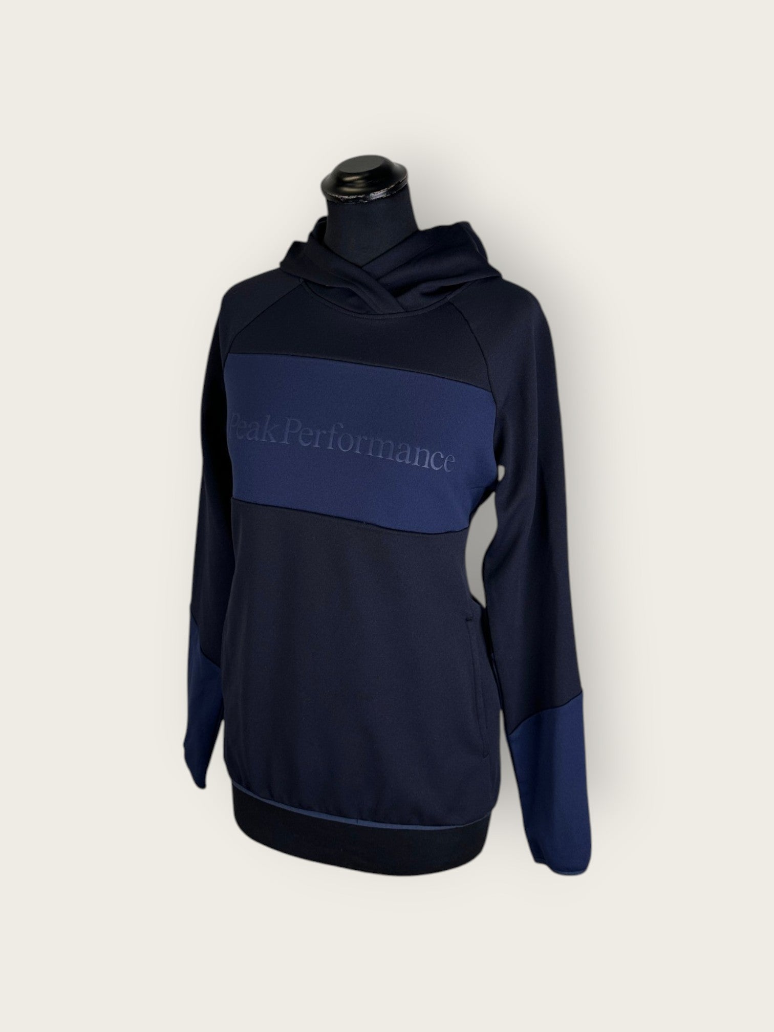 Peak Performance Hoodie (S)