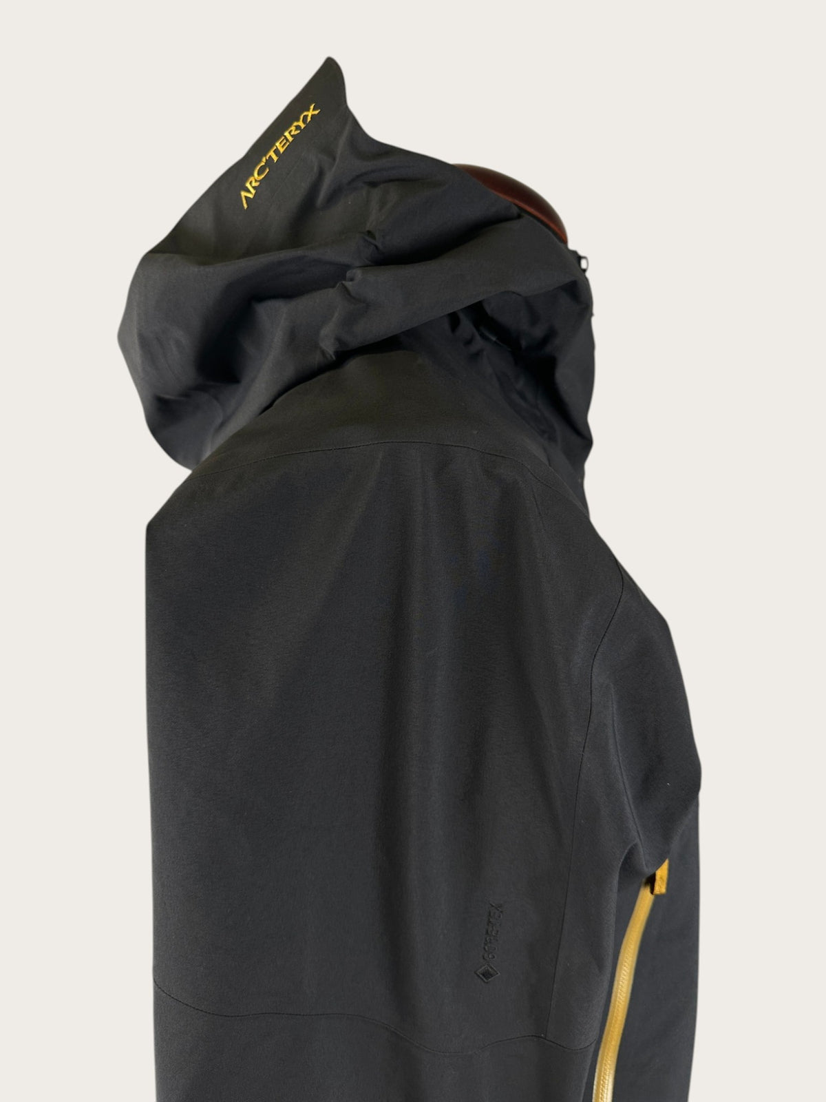 Arc'teryx Sabre AR 3-Lagen Hardshelljacke (S)