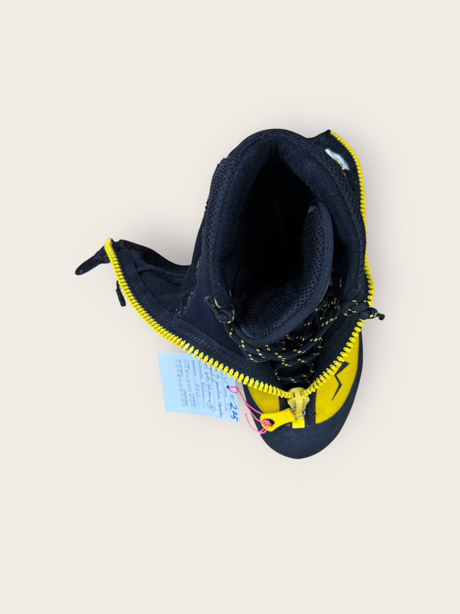 template-w-mountain-boots-39 