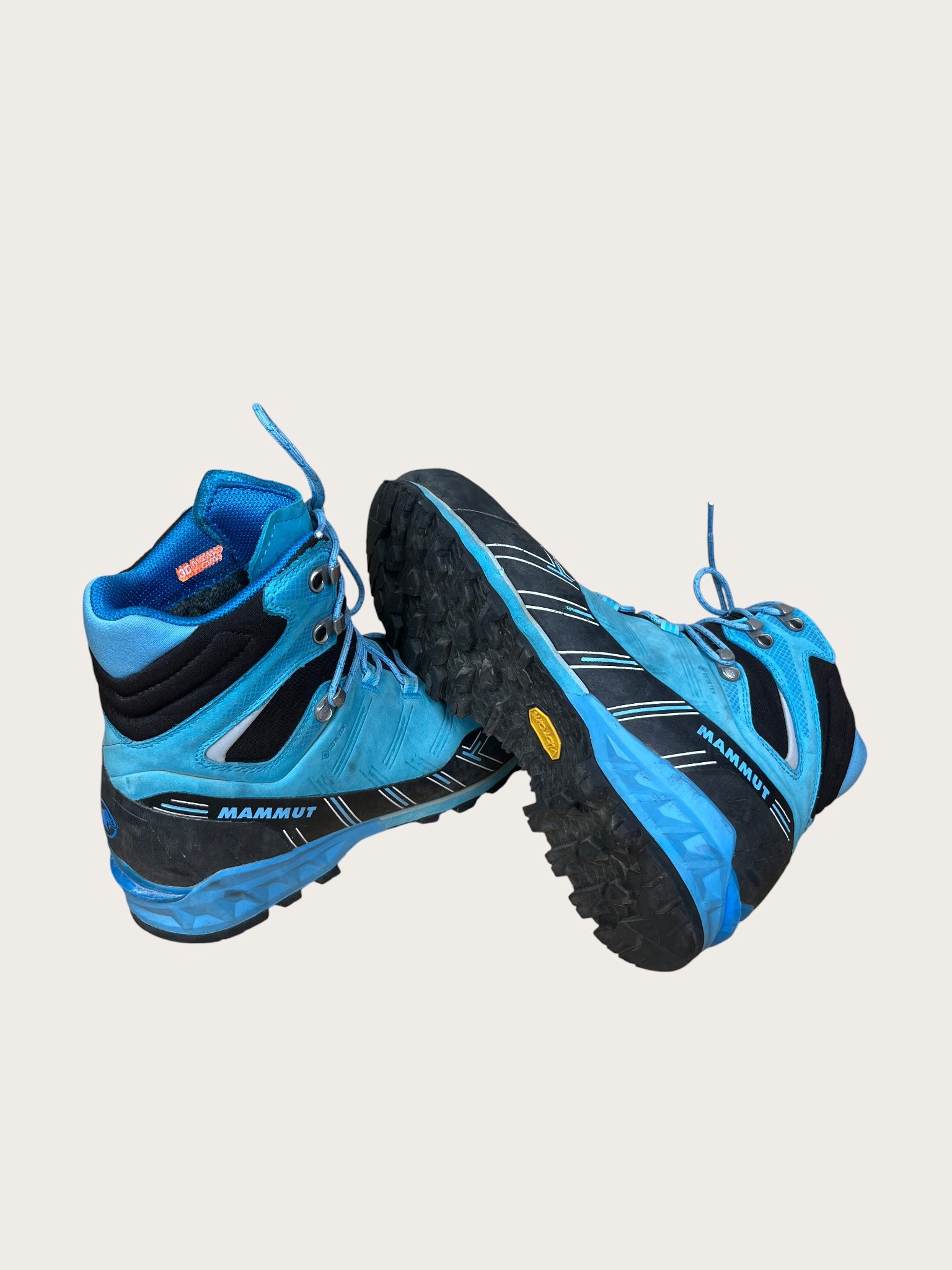 template-w-mountain-boots-39 