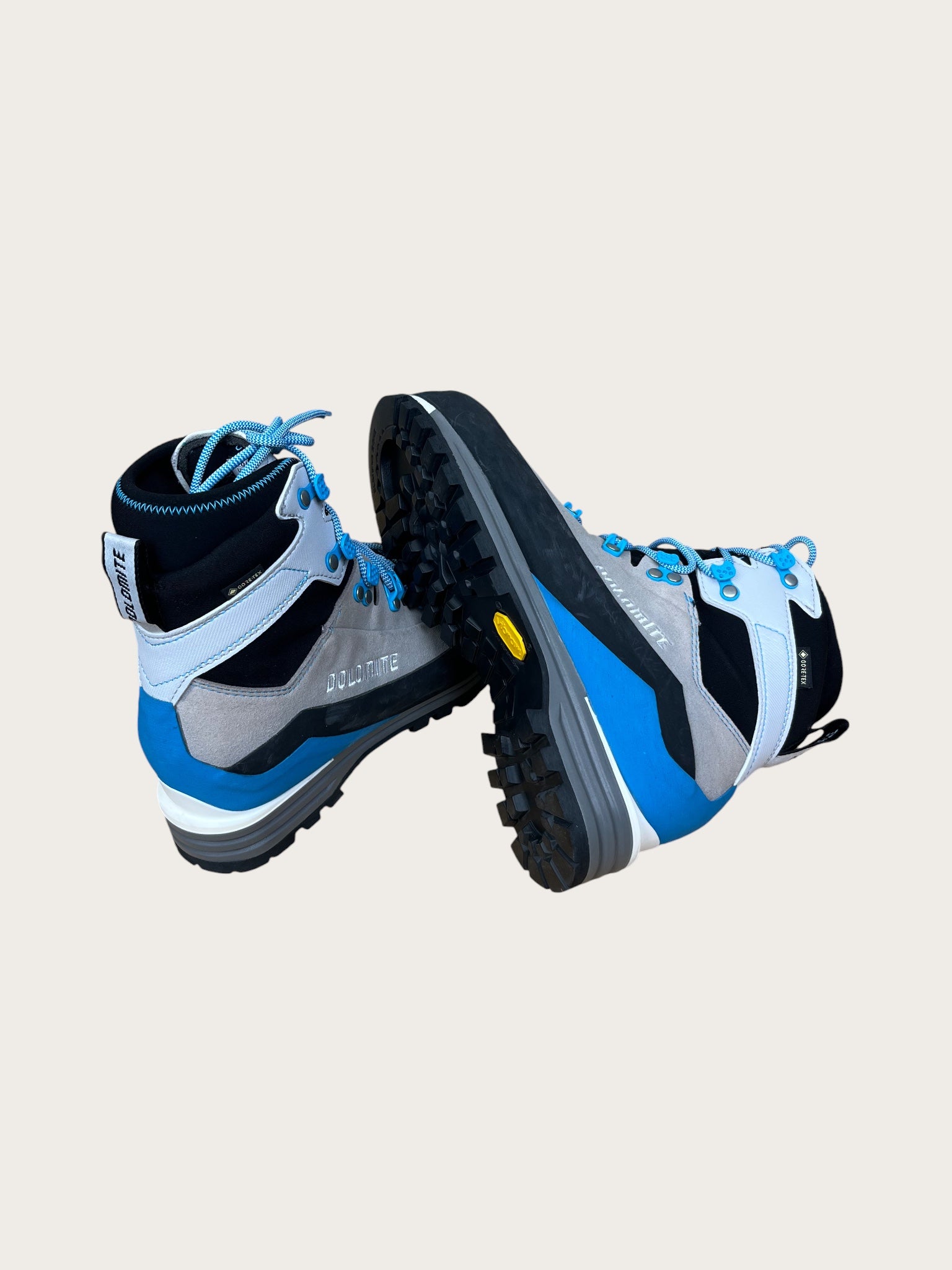 template-w-mountain-boots-39 