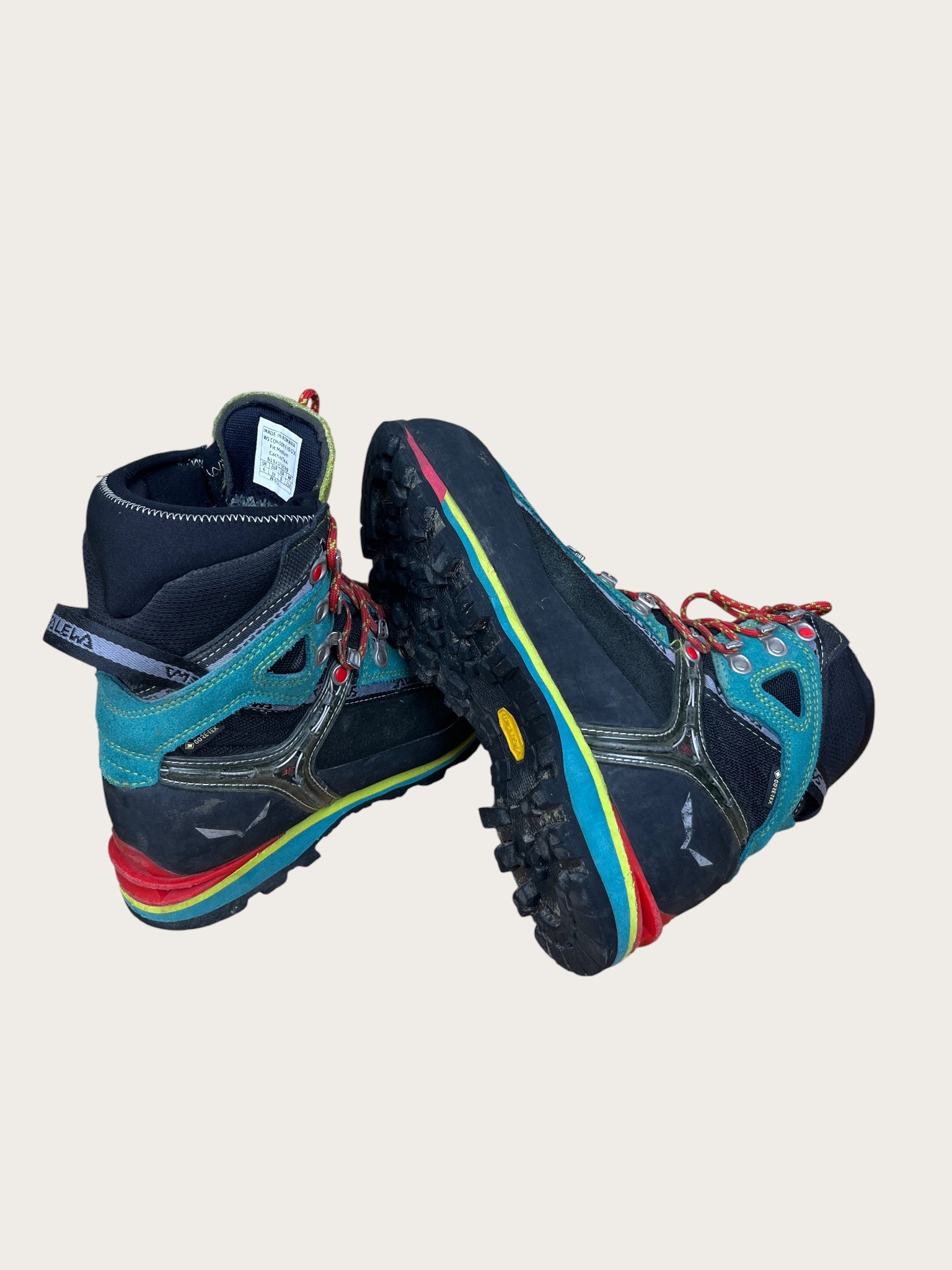 template-w-mountain-boots-39 