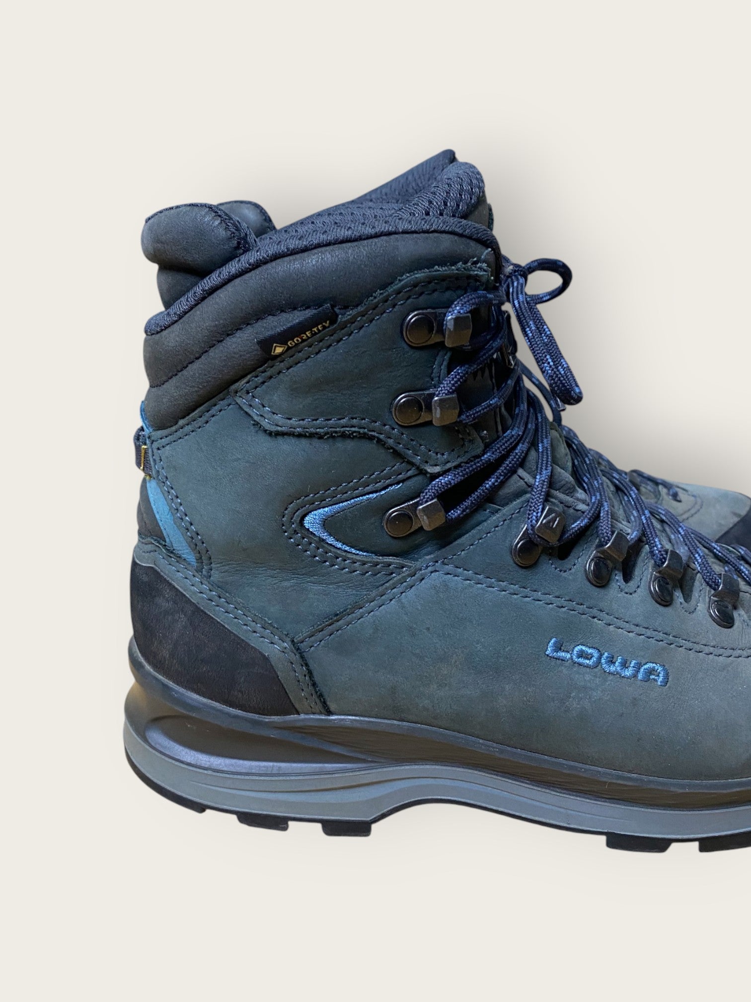 Lowa GTX Wanderschuhe mittel (38)