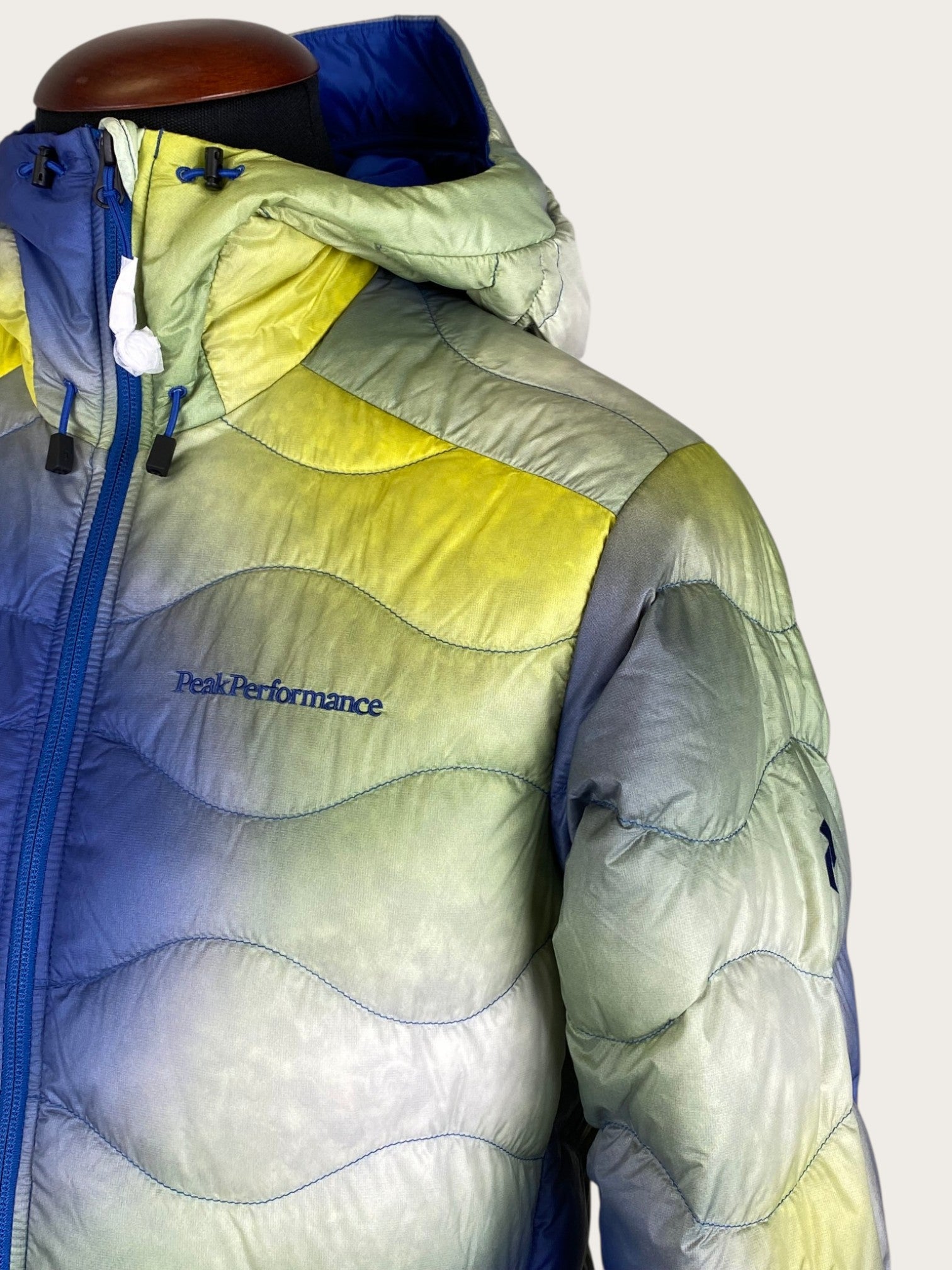 Peak Performance AOP Helium Daunenjacke (XS)